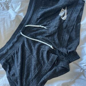Nike shorts size M